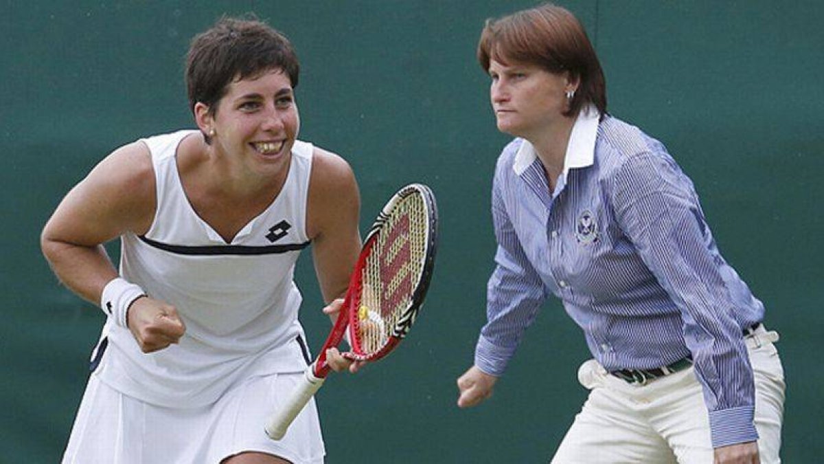 Carla Suárez celebra el pase a octavos de final en Wimbledon.