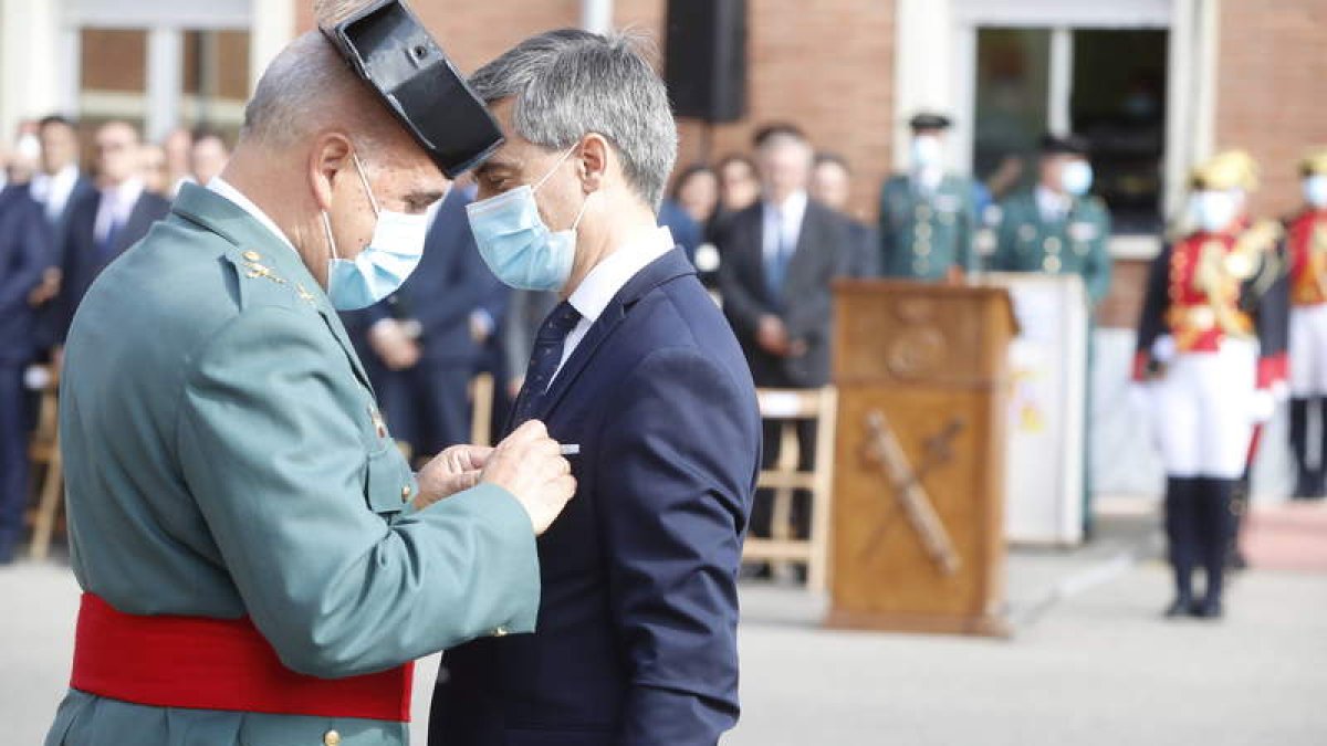 Homenaje a los caídos en acto de servicio. RAMIRO