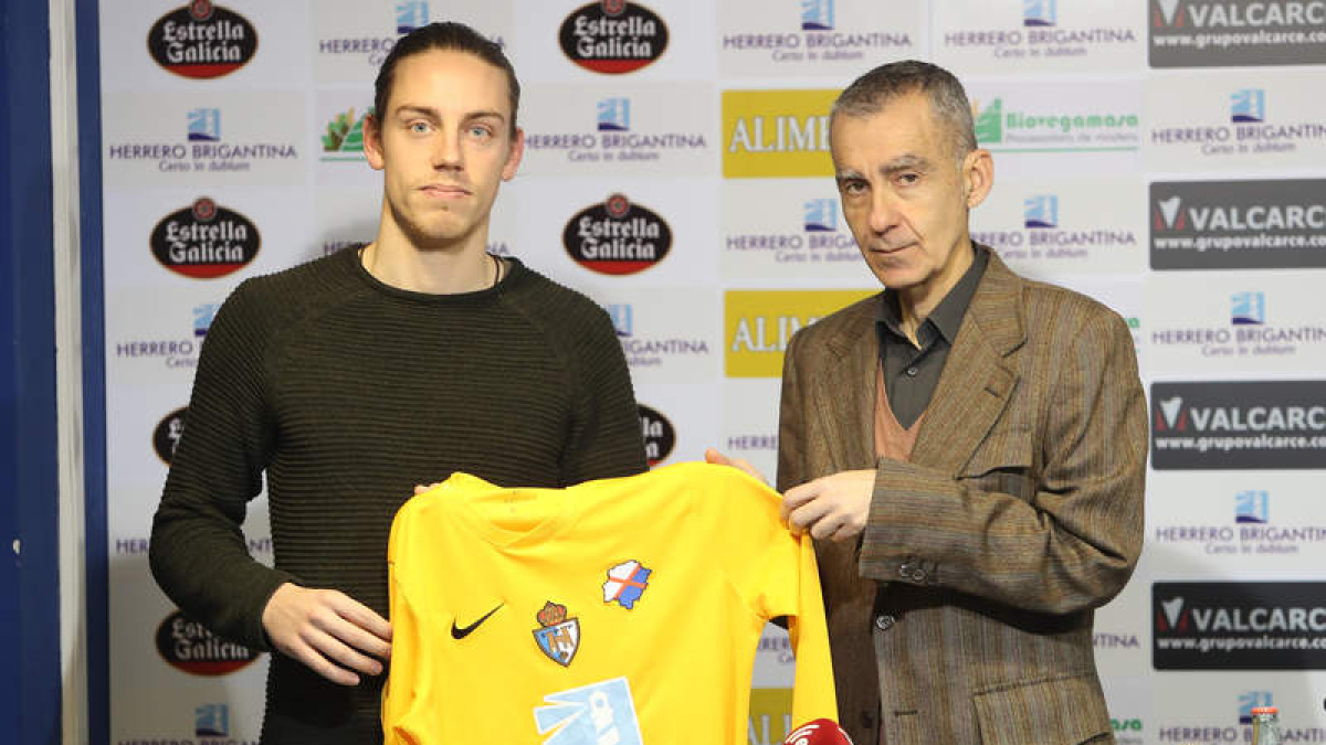 David Gómez ya tiene preparada su nueva camiseta para intentar tener más minutos. L. DE LA MATA