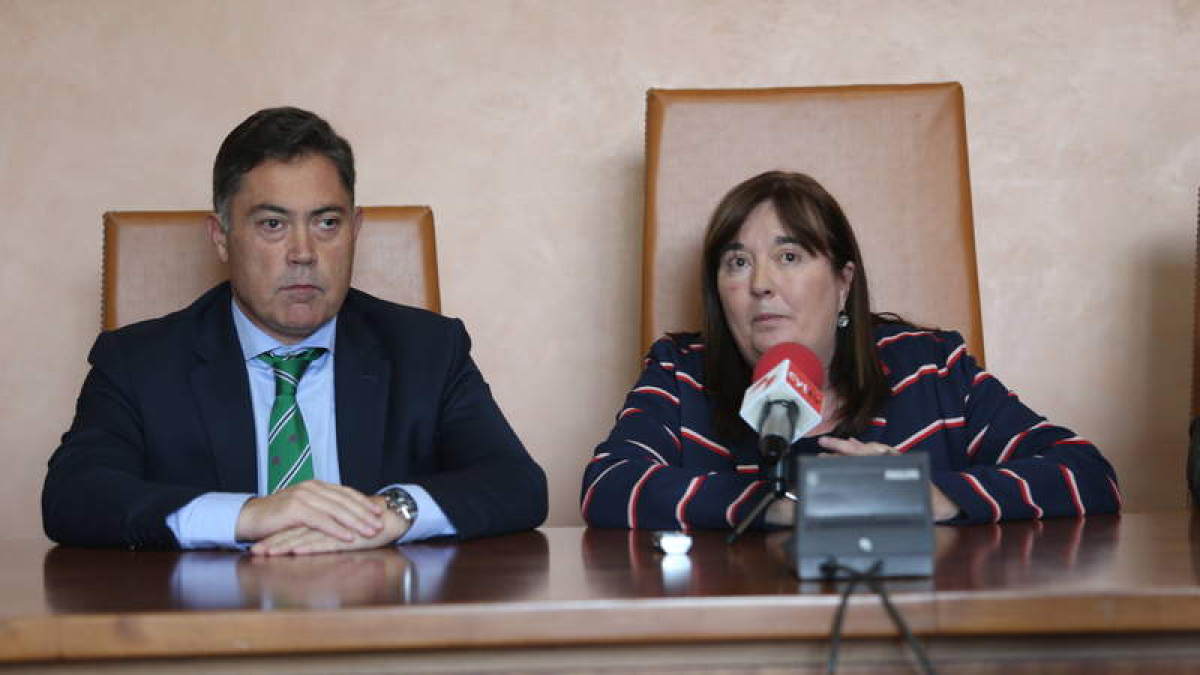 Barazón presentó a Durán las directrices de la institución provincial en protección civil.