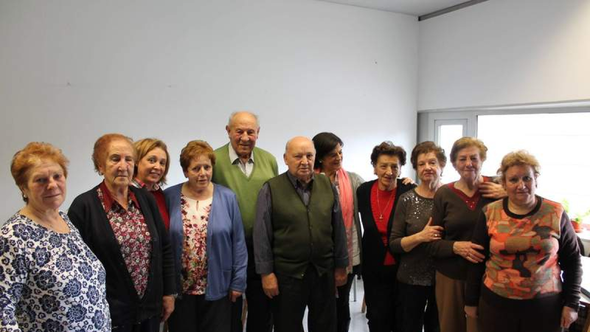 Los mayores, en la recepción.