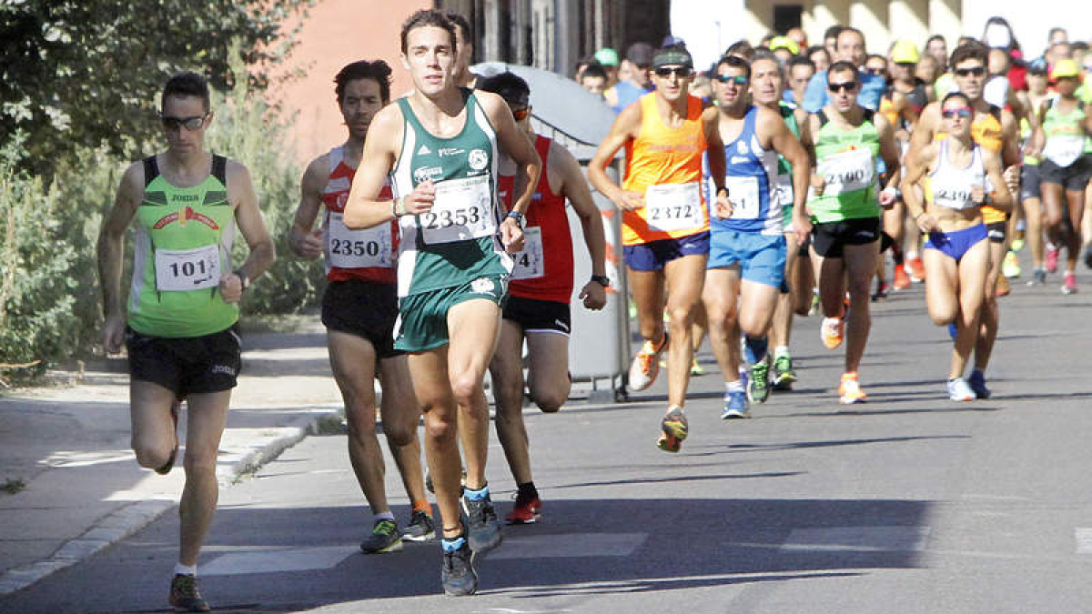 Iván Cánovas (2353) y Alberto González (101) comandaron la prueba desde el inicio para jugarse el triunfo entre ellos.
