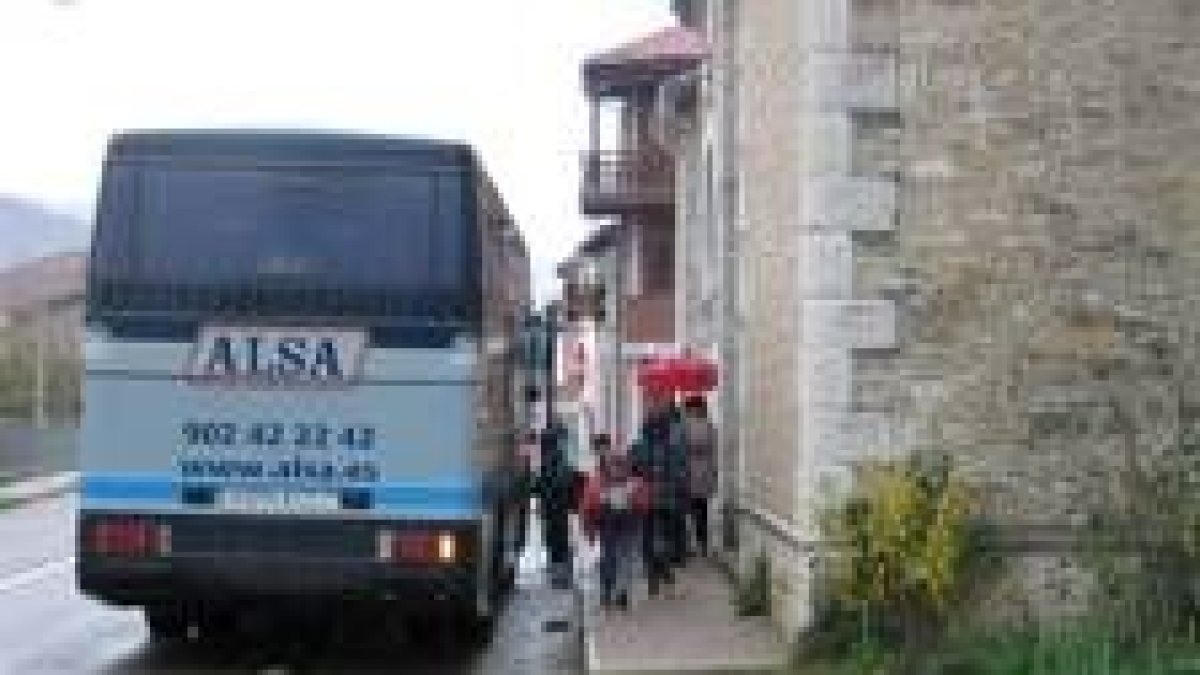 La nueva parada está en la iglesia del pueblo de Crémenes