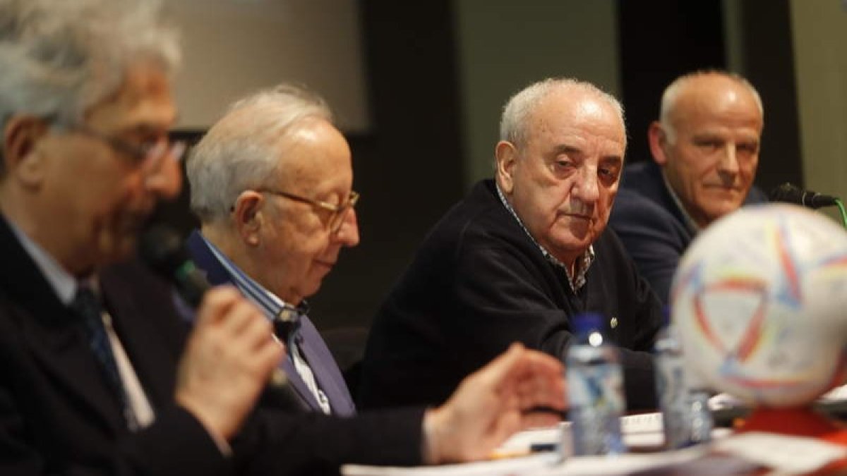 Jesús Esteban, Cruz Vega, Marianín y Serafín Vázquez. L. DE LA MATA
