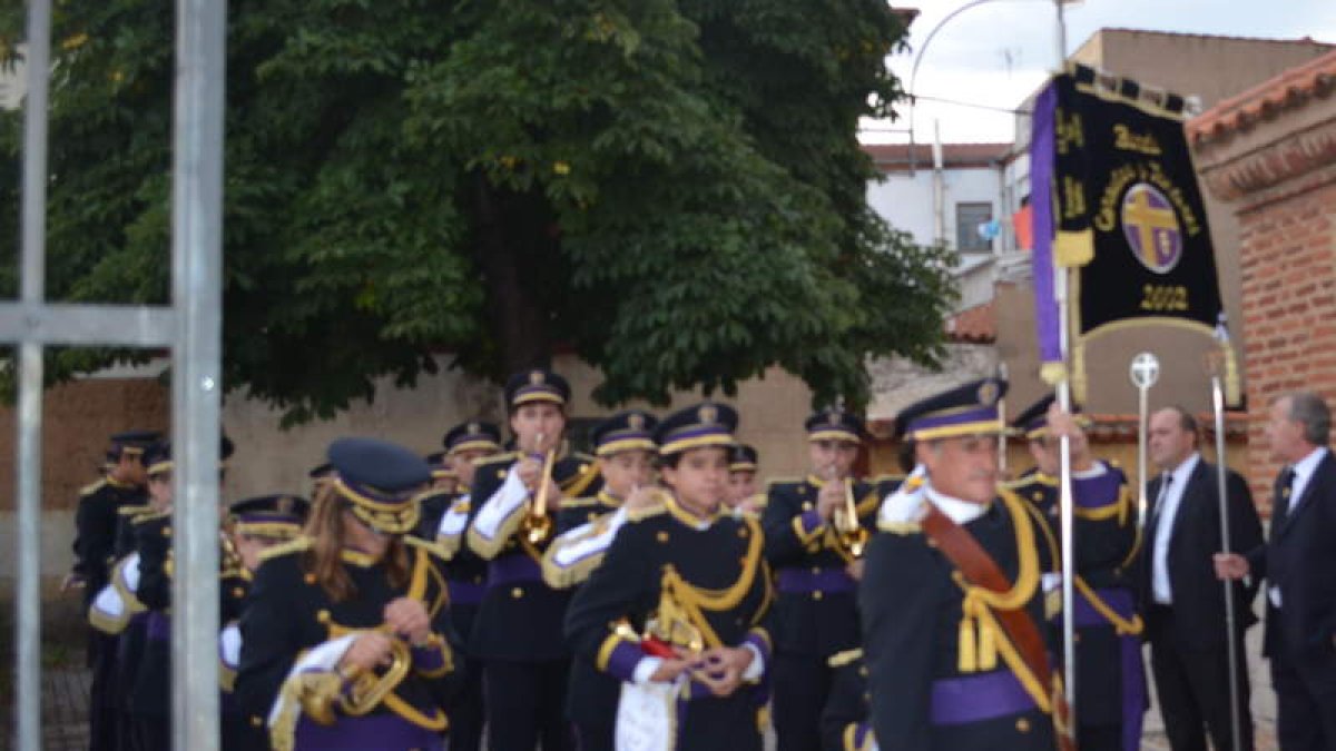 La Banda de Cornetas y Tambores de la Cofradía de las Tres Caídas de Jesús Nazareno liderará la procesión. DL