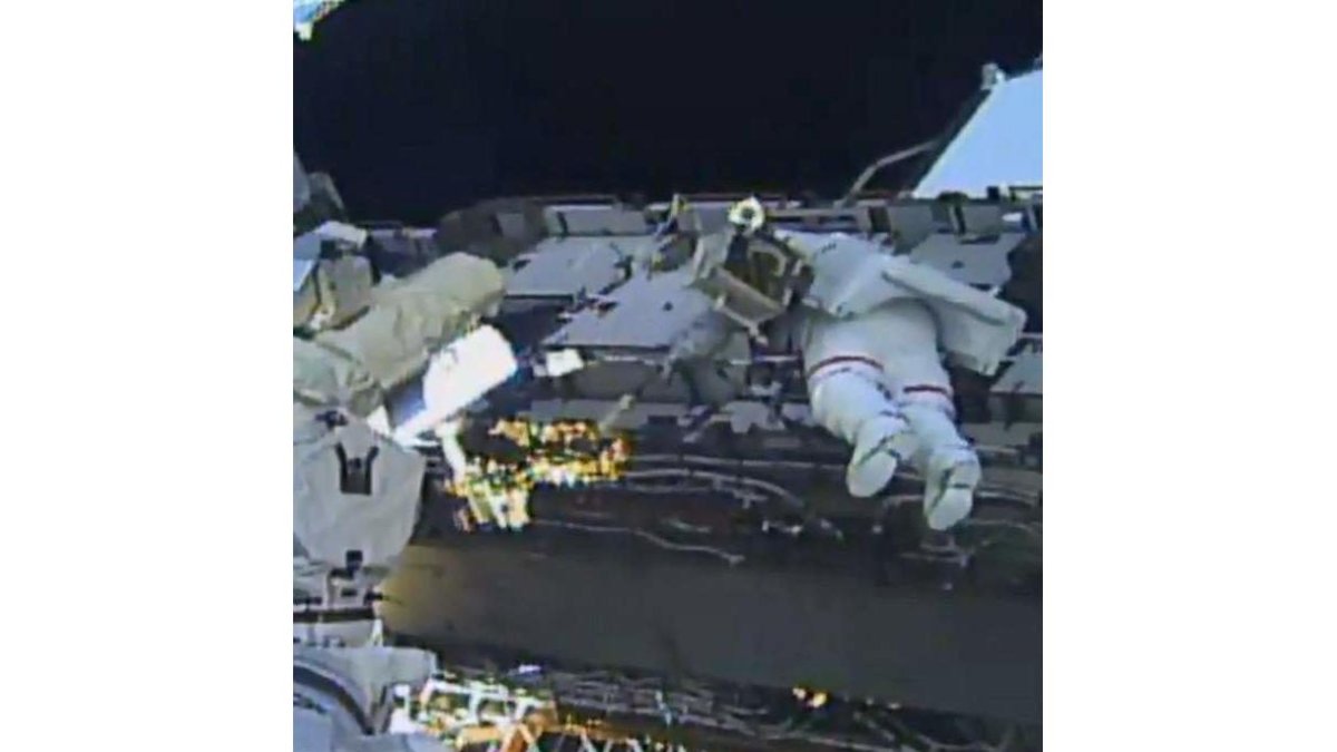 Un momento del paseo espacial. NASA
