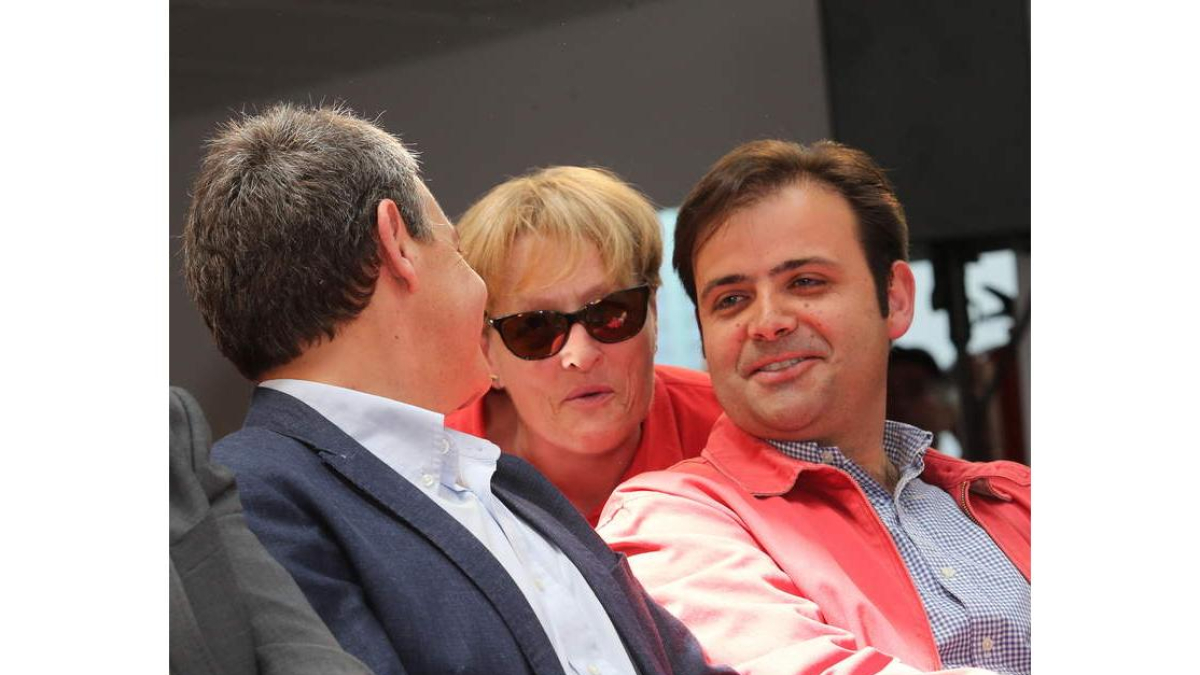 Prada, entre Zapatero y Rodríguez, en una imagen de 2014.