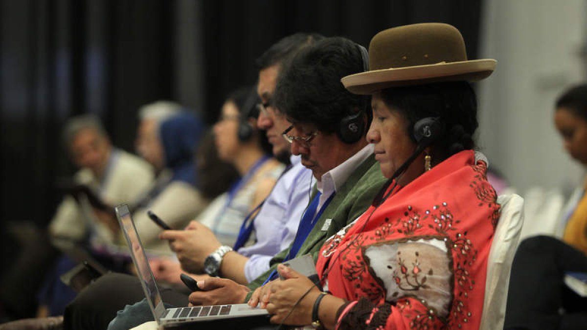 El coordinador del Foro Indígena de Guatemala y la representante de la Red de Mujeres de Bolivia, Maria Eugenia Choque.