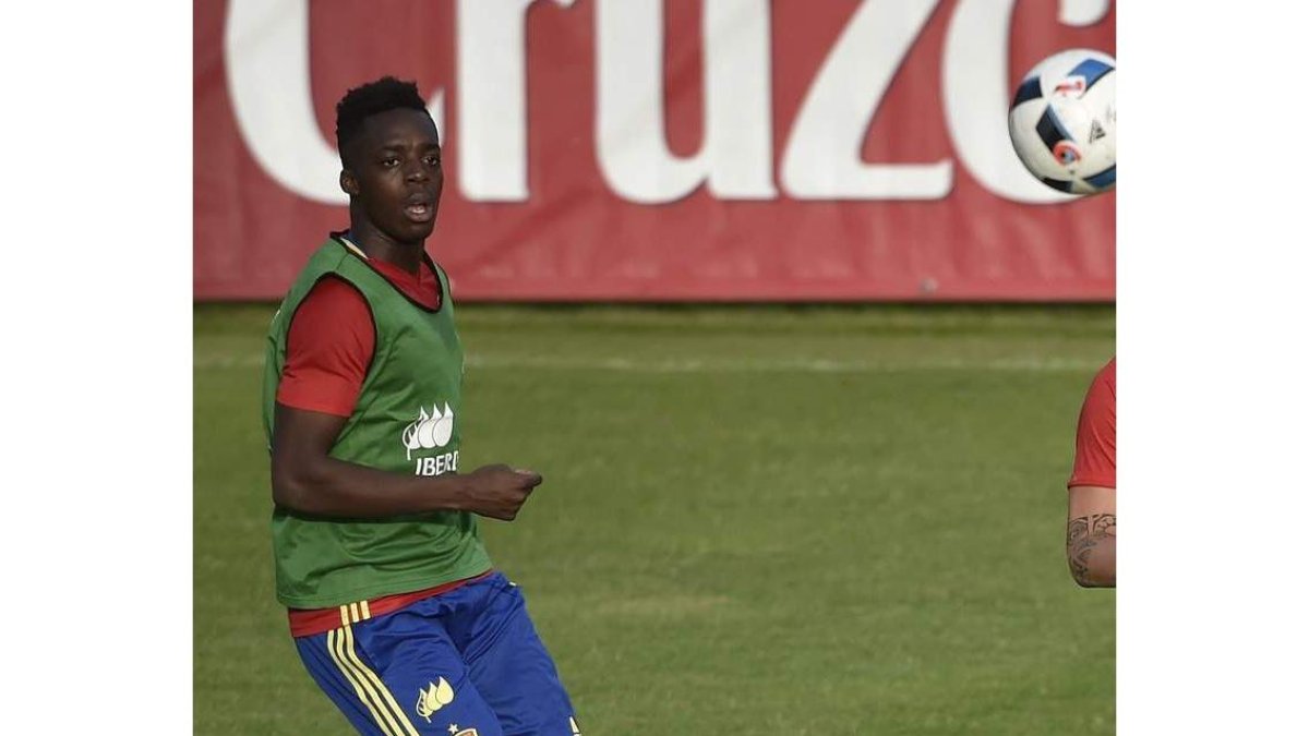 Iñaki Williams, del Athletic Club, ya estuvo junto a otros futbolistas jóvenes en la concentración previa a la Eurocopa. ANGELIKA WARMUTH
