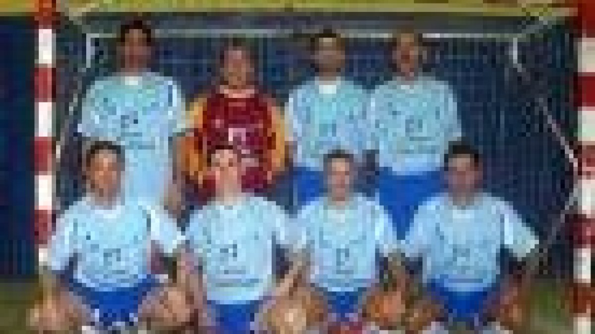 Formación de la Policía Local-Fisioclínicas recupera posiciones en la Liga de Antibióticos