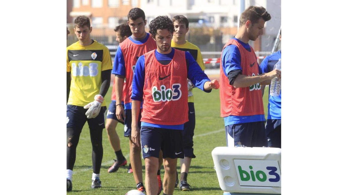 Mateo es la gran novedad en la convocatoria de 18 que hizo ayer pública Claudio.