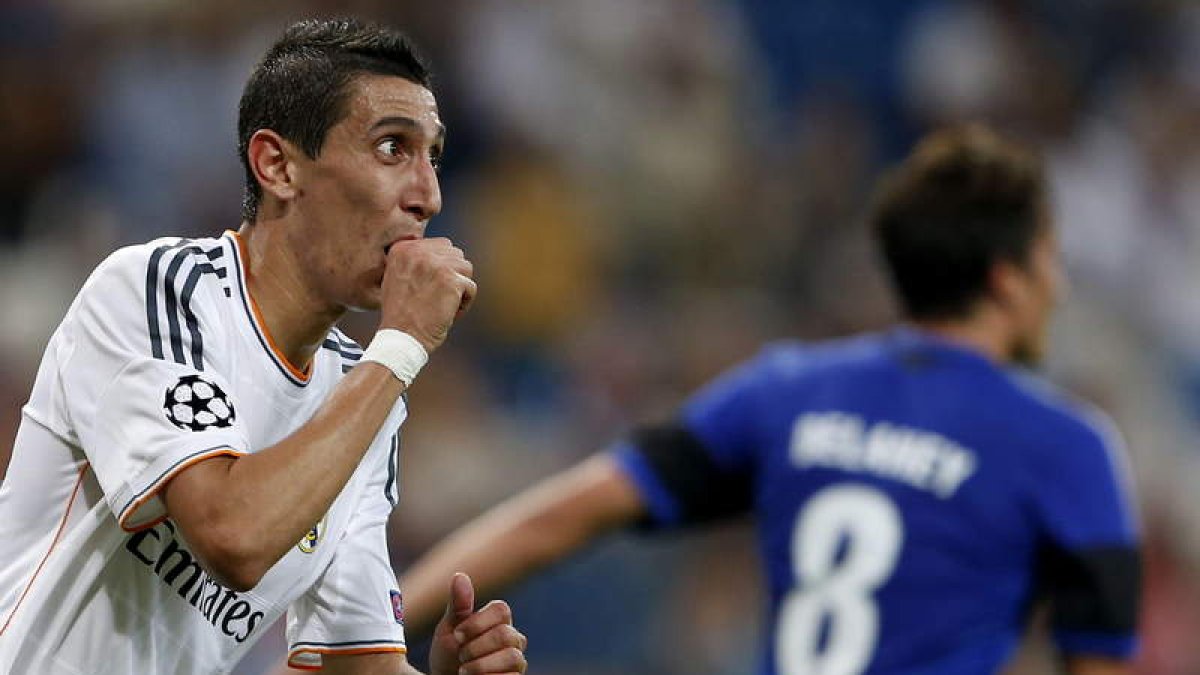 Di María celebra su segundo gol, el cuarto del Madrid, durante el partido ante el Copenhague.