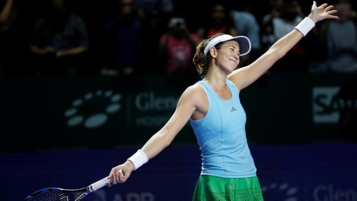 Muguruza se despide del público de Singapur tras ganar a Kuznetosva.