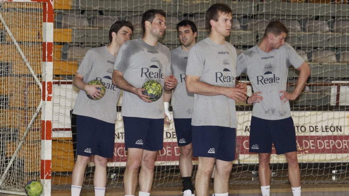 La mayoría de la plantilla abandonará el Ademar.