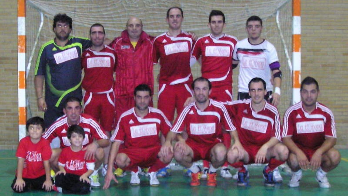 Formación del equipo del Bar La Tizona que disputa la competición de la Asolefusa.