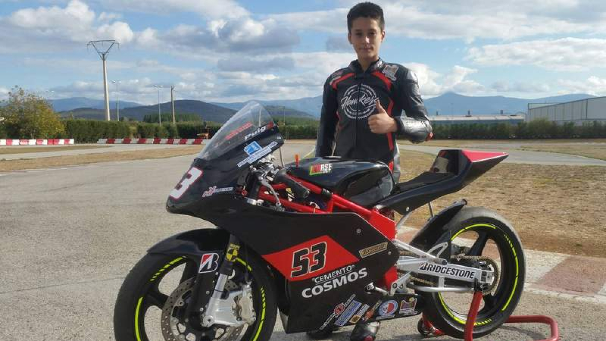 Héctor Yebra sigue sumando éxitos. En esta ocasión con el segundo puesto en el Autonómico GP125. DL