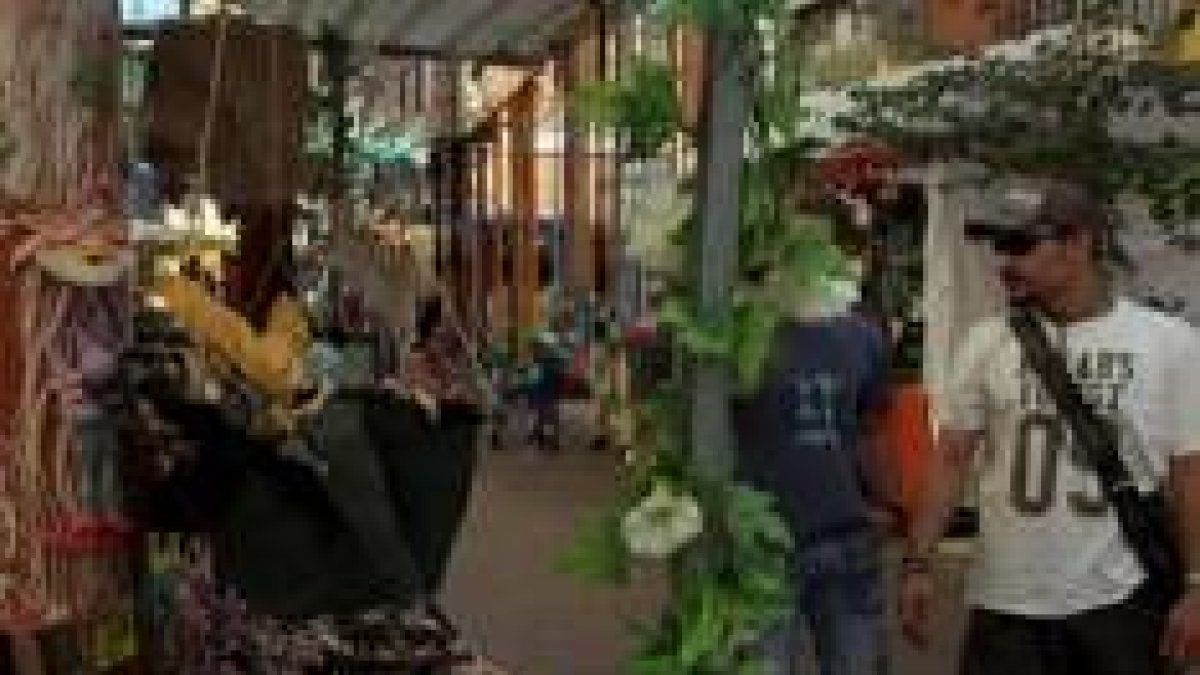 Las esculturas son protagonistas dentro del Mercado Intercultural