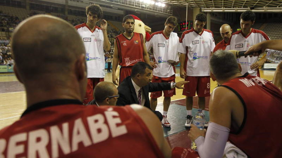 La actual plantilla de Baloncesto León tendrá poco que ver con la de la próxima temporada.