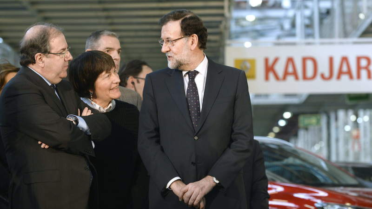 Juan Vicente Herrera y Mariano Rajoy, ayer, en las instalaciones que Renault tiene en la localidad palentina de Villamuriel de Cerrato.