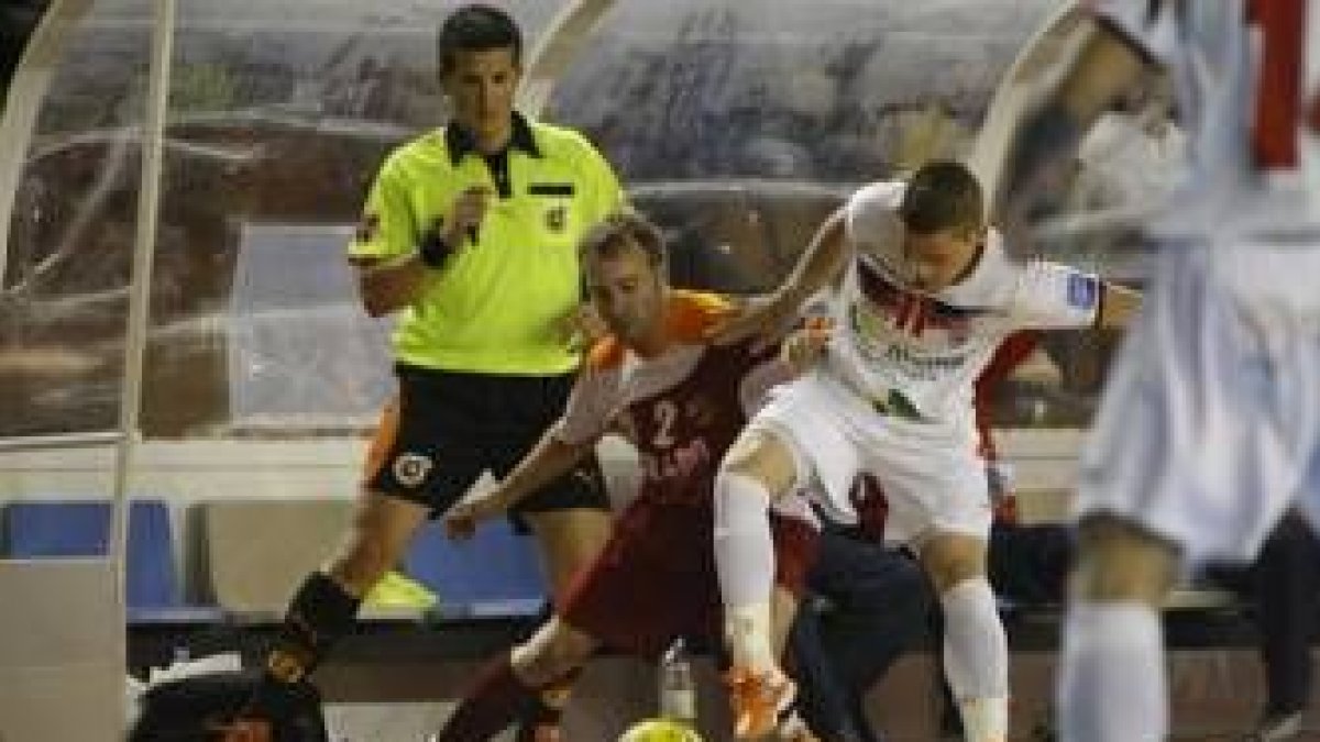 El equipo leonés pagó con una derrota su falta de definición ante la portería contraria