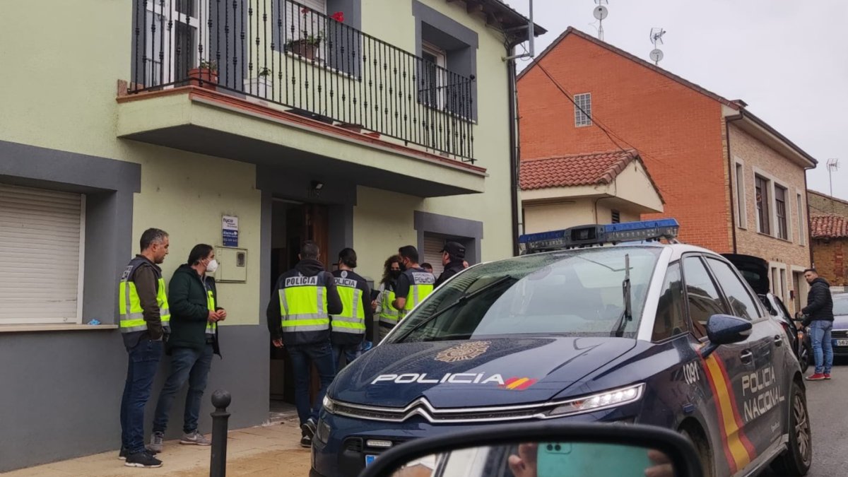 Actuación policial en Carbajal, durante las detenciones. DL
