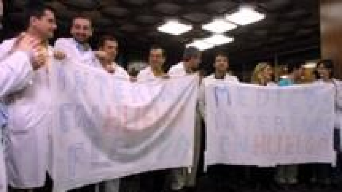 Una de las movilizaciones de los médicos interinos convocada el pasado año en el Hospital de León