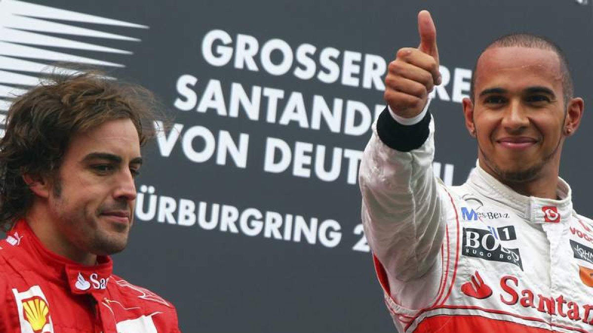 Fernando Alonso y Hamilton comparten podio en el Gran Premio de Nürburgring.