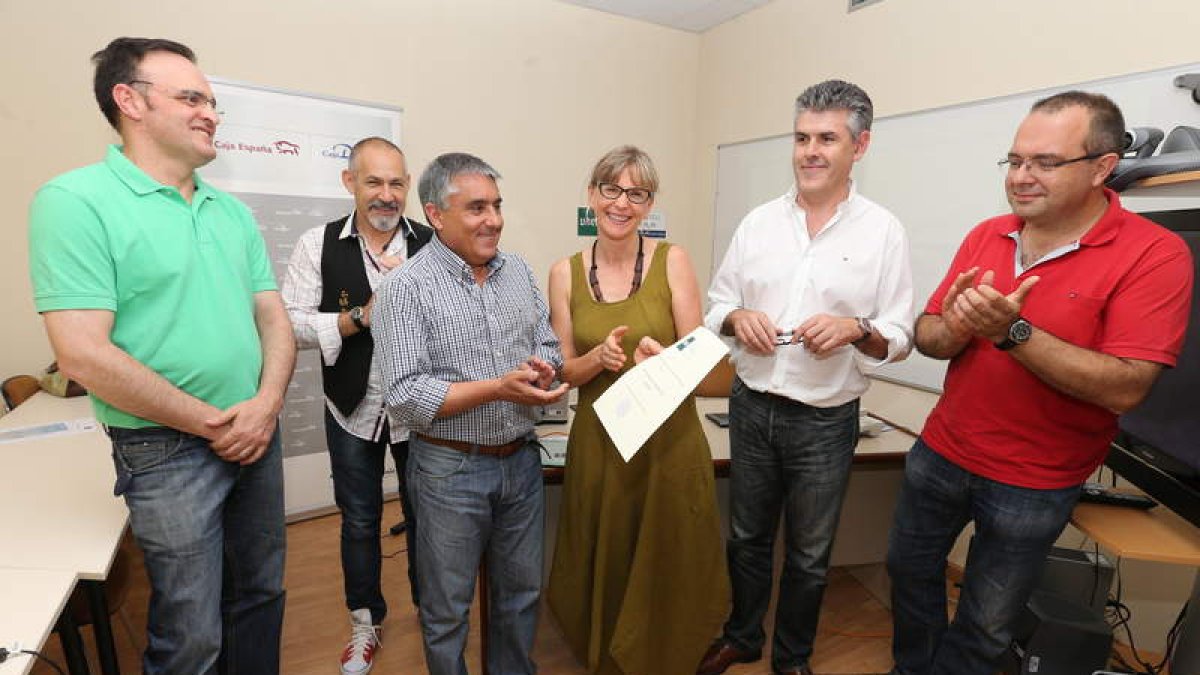 Momento de la entrega del título emprededor del año.