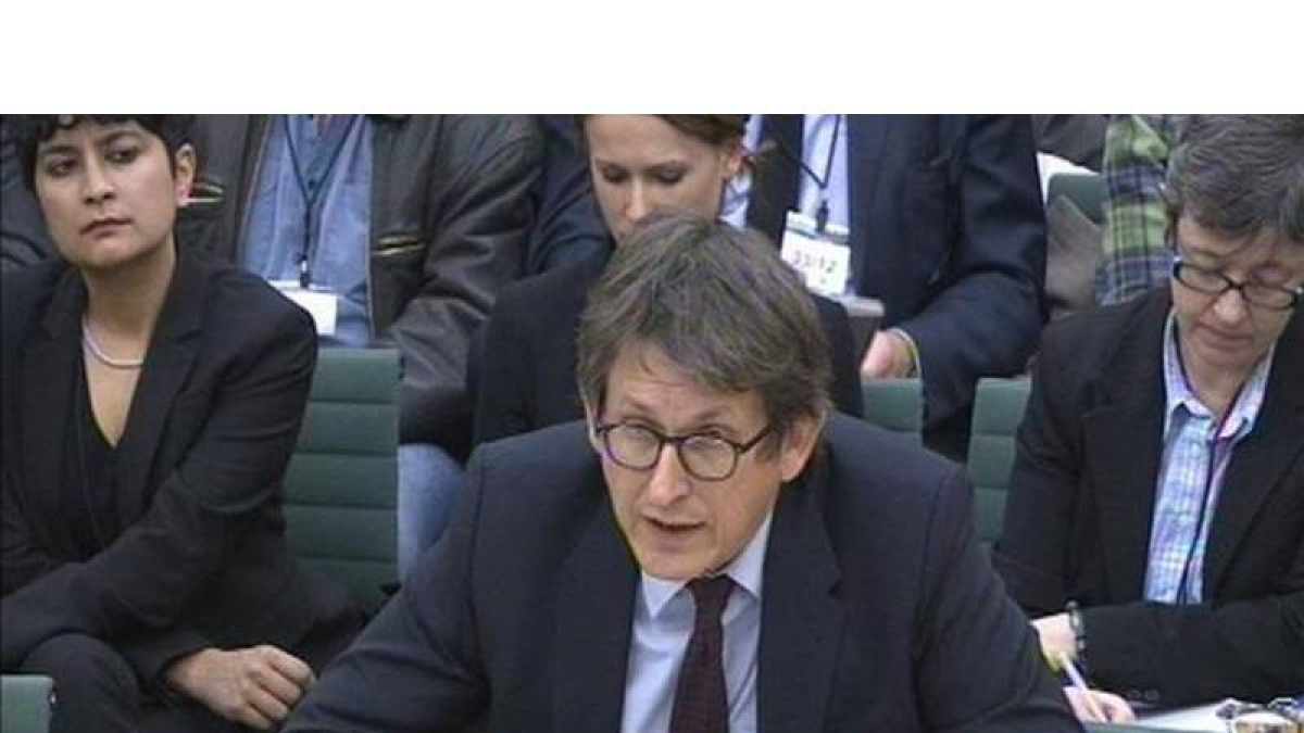 Rusbridger declara ante la comisión parlamentaria británica, este martes en Londres.