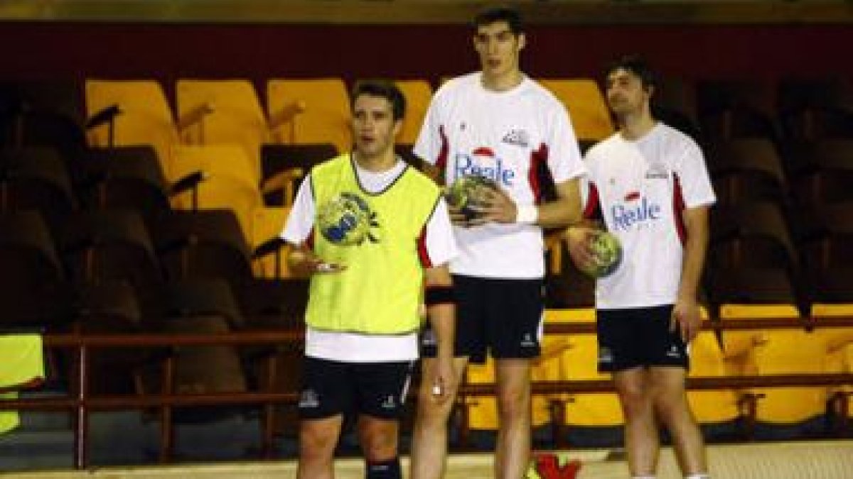 Montoro, en el centro, hará la pretemporada.