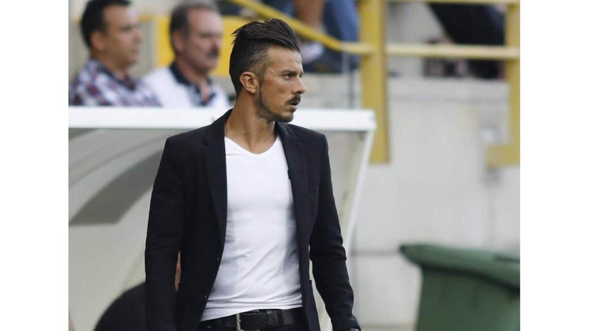 Rubén de la Barrera contagia intensidad tanto a sus guerreros en el campo como a sus legiones en la grada.