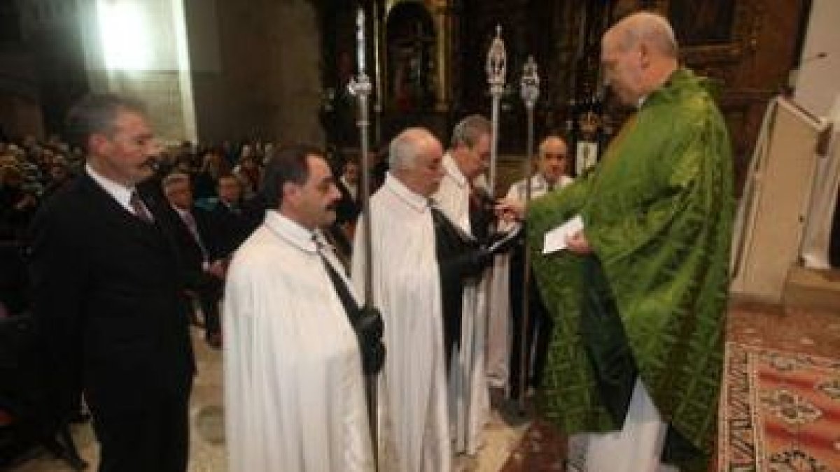 Clemente Cuevas, en el transcurso del acto de su toma de posesión como abad.