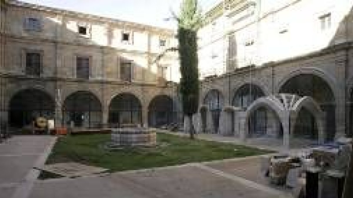 Claustro exterior que quedará para uso exclusivo de la casa de reposo