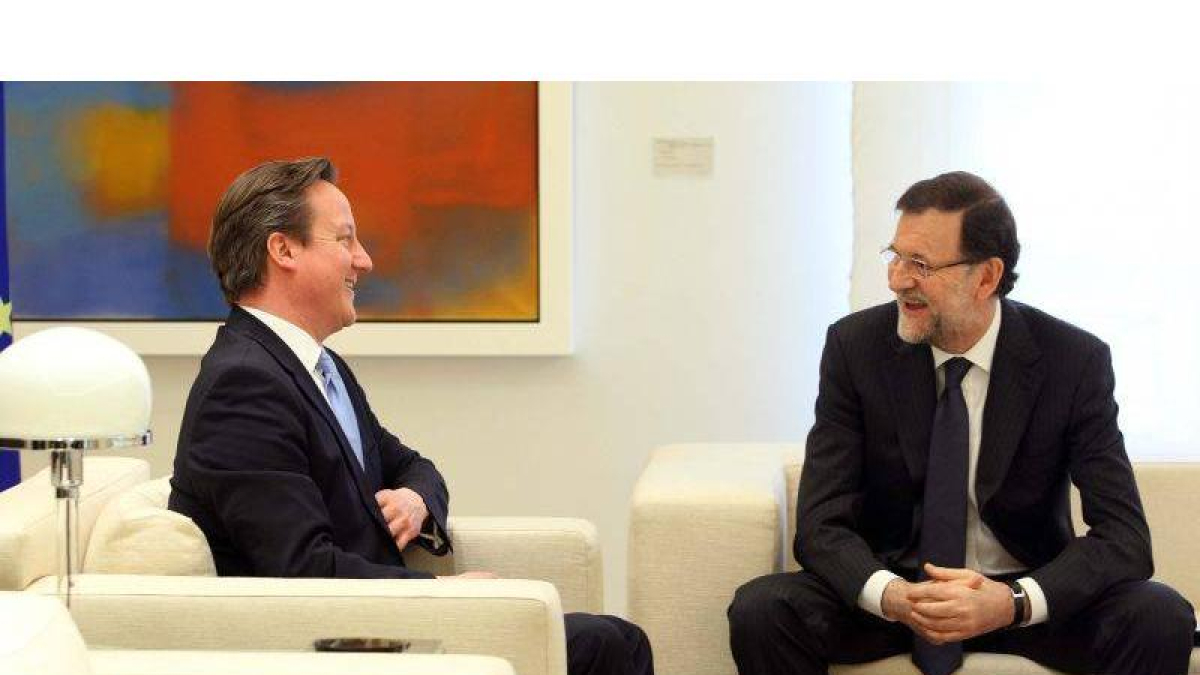 El presidente del Gobierno, Mariano Rajoy, y el Primer Ministro Britanico, David Cameron, durante el encuentro que mantuvieron el pasado mes de abril en el Palacio de la Moncloa.