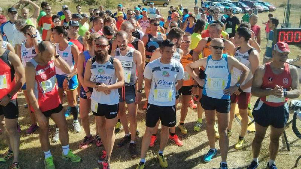 La línea de salida reunió una nómina de notables atletas que afrontaron el reto de los 10 kilómetros.