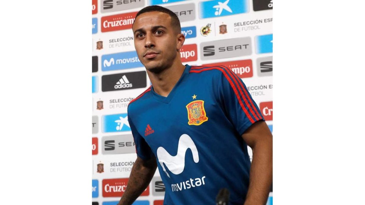 Thiago Alcántara durante las declaraciones realizadas en Krasnodar. JAVIER ETXEZARRETA