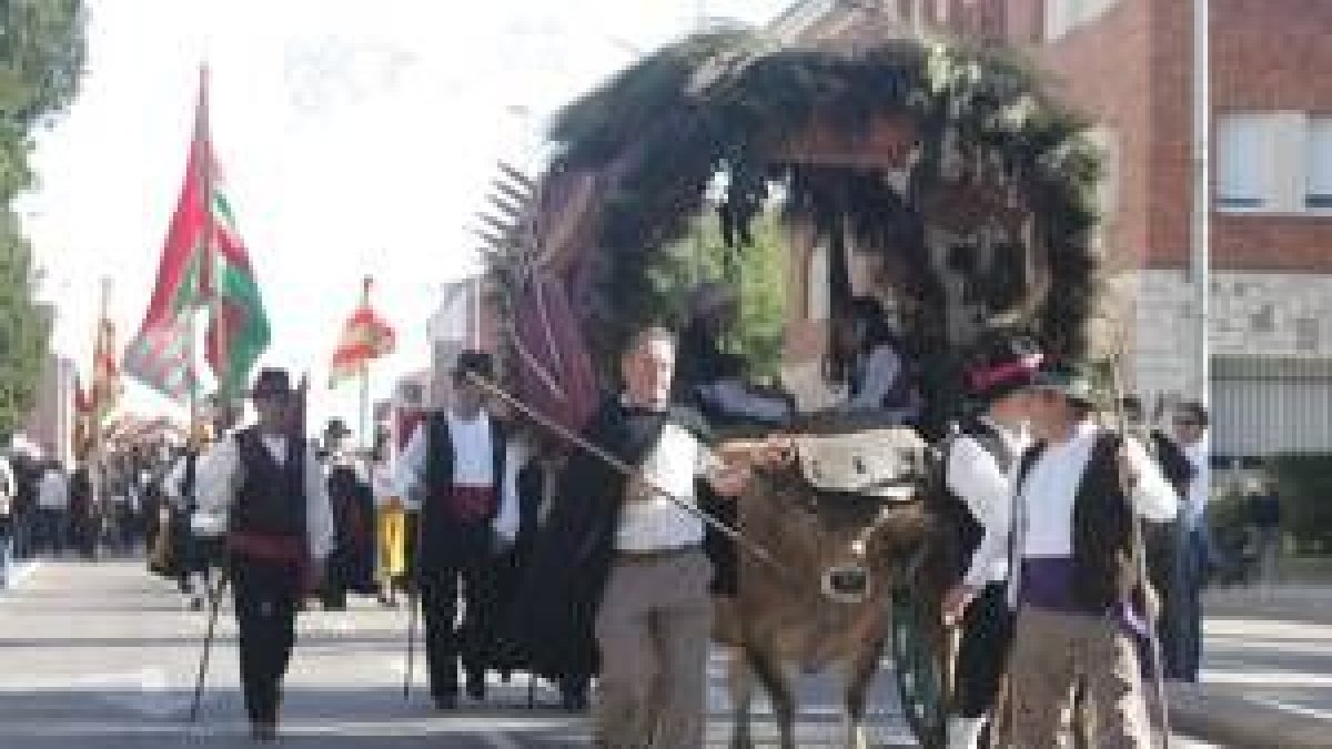 La procesión reunió a 49 carros engalanados y 148 pendones, que salieron de León a primera hora