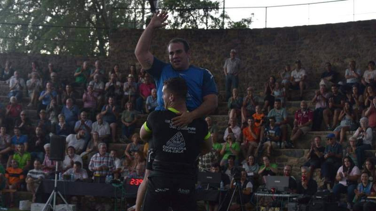 Jesús Quiñones, en su combate ante Pedro Alvarado. Á. QUIÑONES