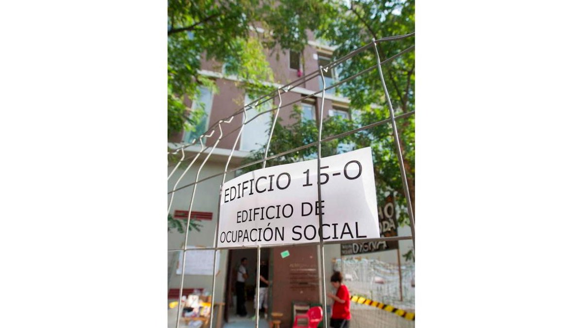 Edificio de Barcelona ocupado por familias desahuciadas.