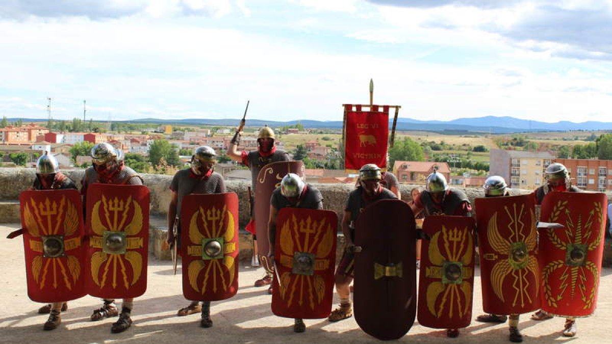 Los soldados realizaron varias formaciones de ataque recreando a la Legio Sexta Victrix. JGC
