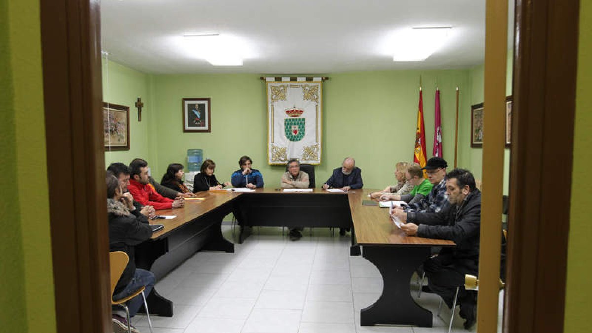 Imagen de archivo de un pleno de Valverde de la Virgen.