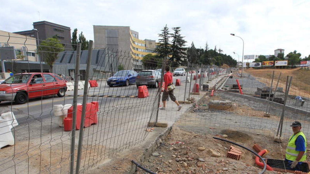 Las obras en la avenida de Astorga comenzaron el pasado verano.