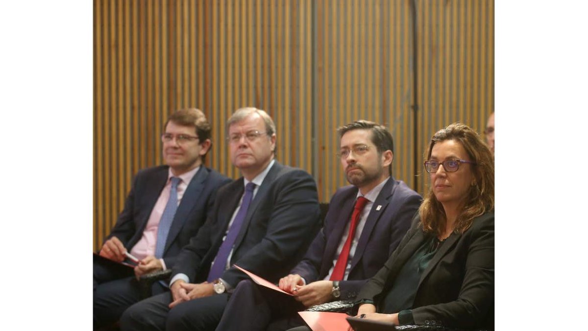 El alcalde de León, entre otros, asistió ayer al acto.