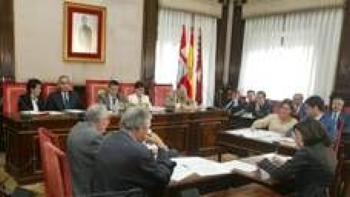El Pleno municipal aprobará antes de fin de año los presupuestos del 2004 y el nuevo PGOU