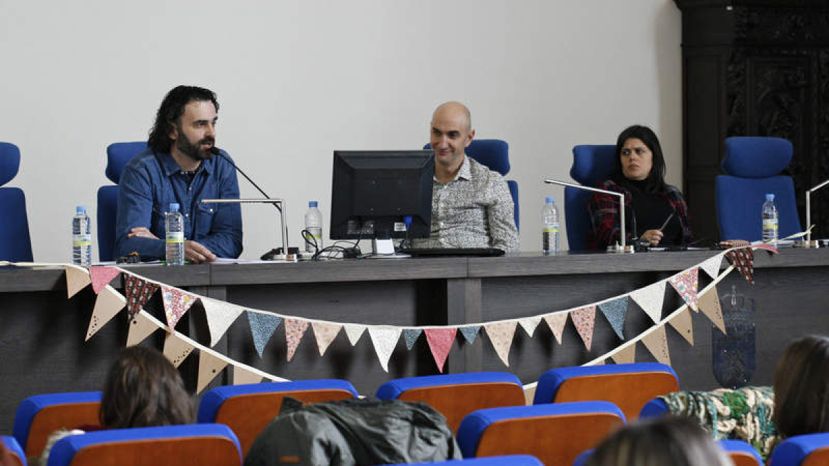 Las jornadas corren a cargo de Educar con estrella. En la imagen, la ponencia de ayer. f. otero perandones