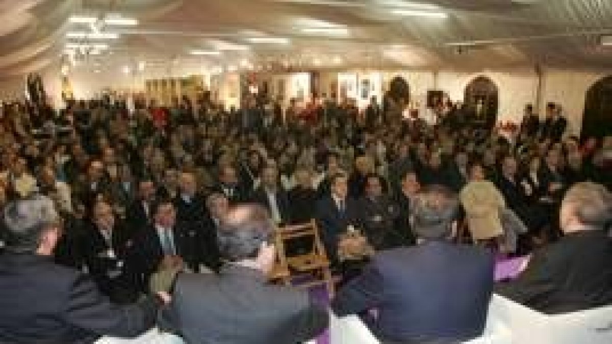 El público aborrotó la carpa de El Corte Inglés para ver la exposición