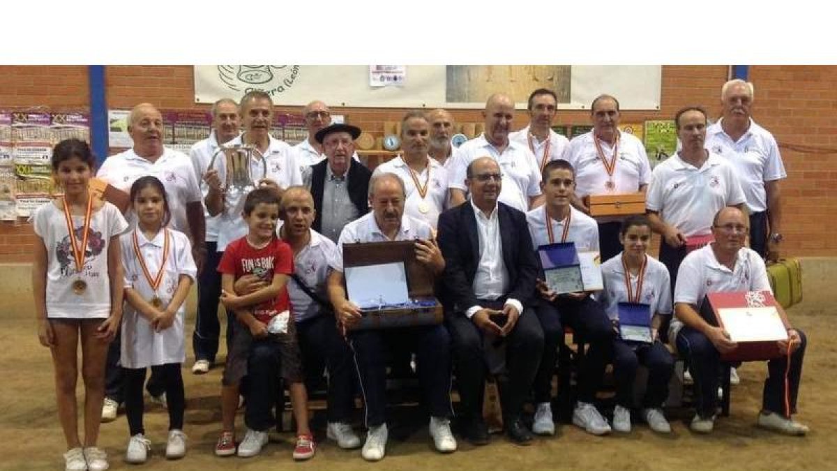 El Campeonato Nacional de Bolo Leonés se celebró en la localidad de Ciñera de Gordón. PEDRO CABALLERO