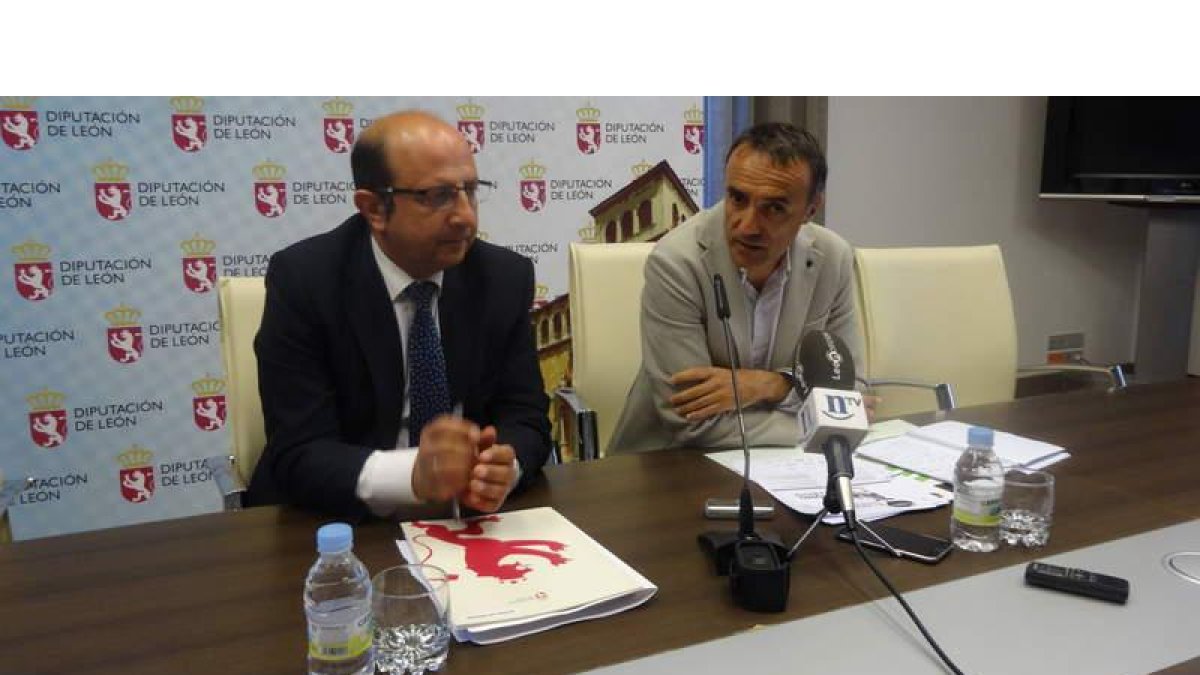 Francisco Castañón y Nacho Falces presentaron ayer el programa. DL