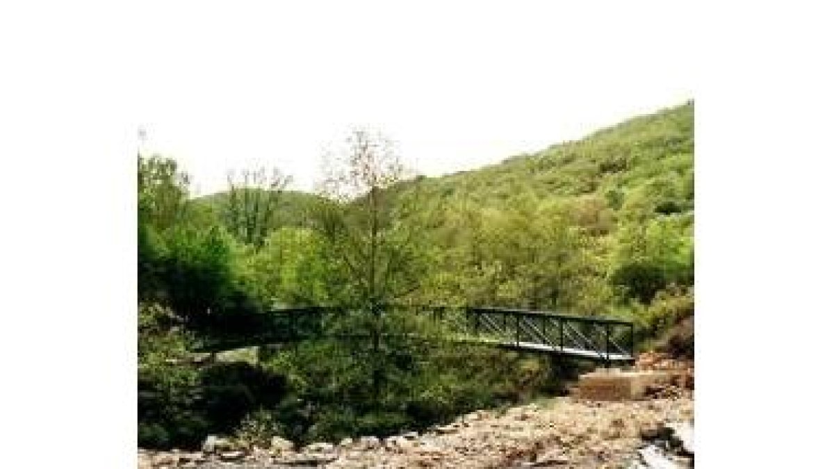 El puente de Vasallán ha cambiado su originaria madera por el acero