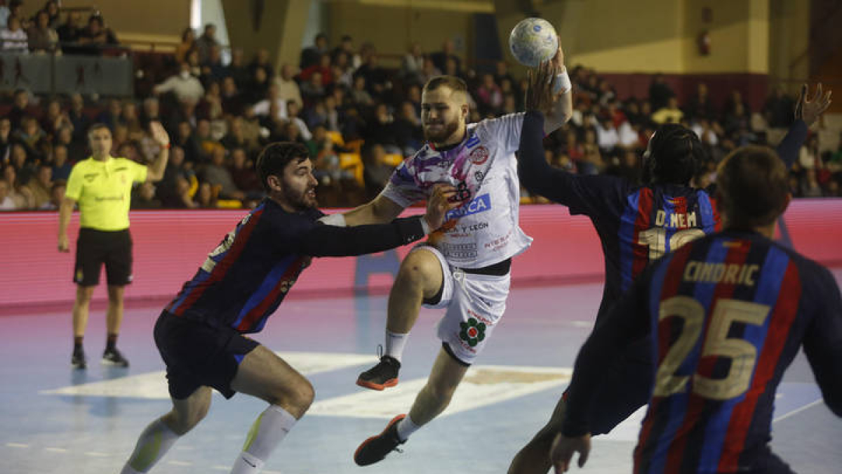 Partido de balonmano Ademar León - Barcelona. F. Otero Perandones.